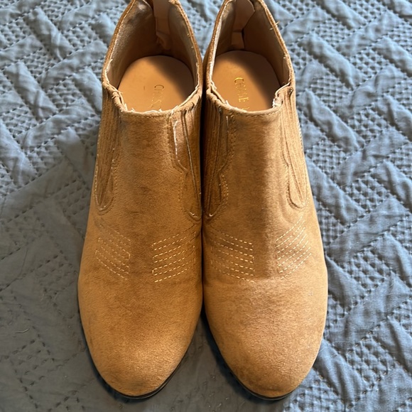 Chase + Chloe : Brown Booties - 8.5 - Picture 2 of 8